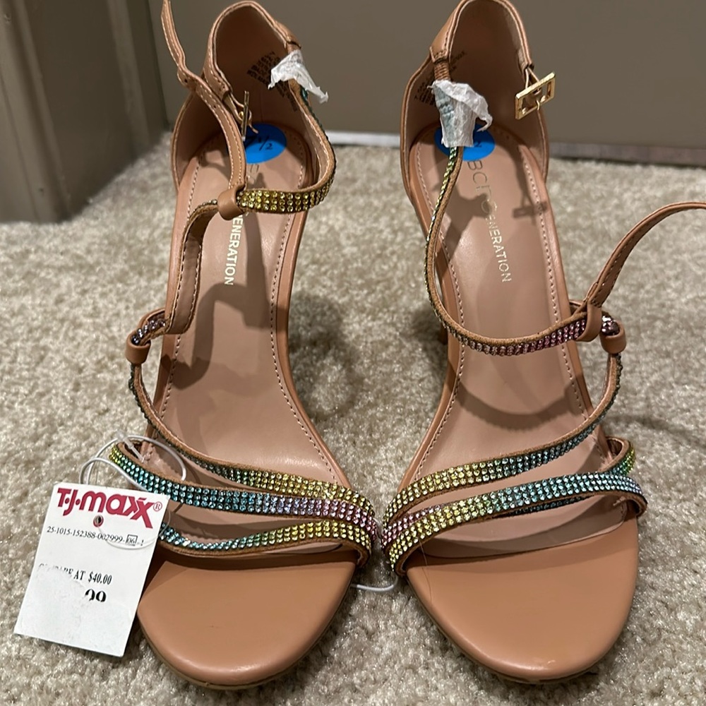 NWT Womans BCBG heels